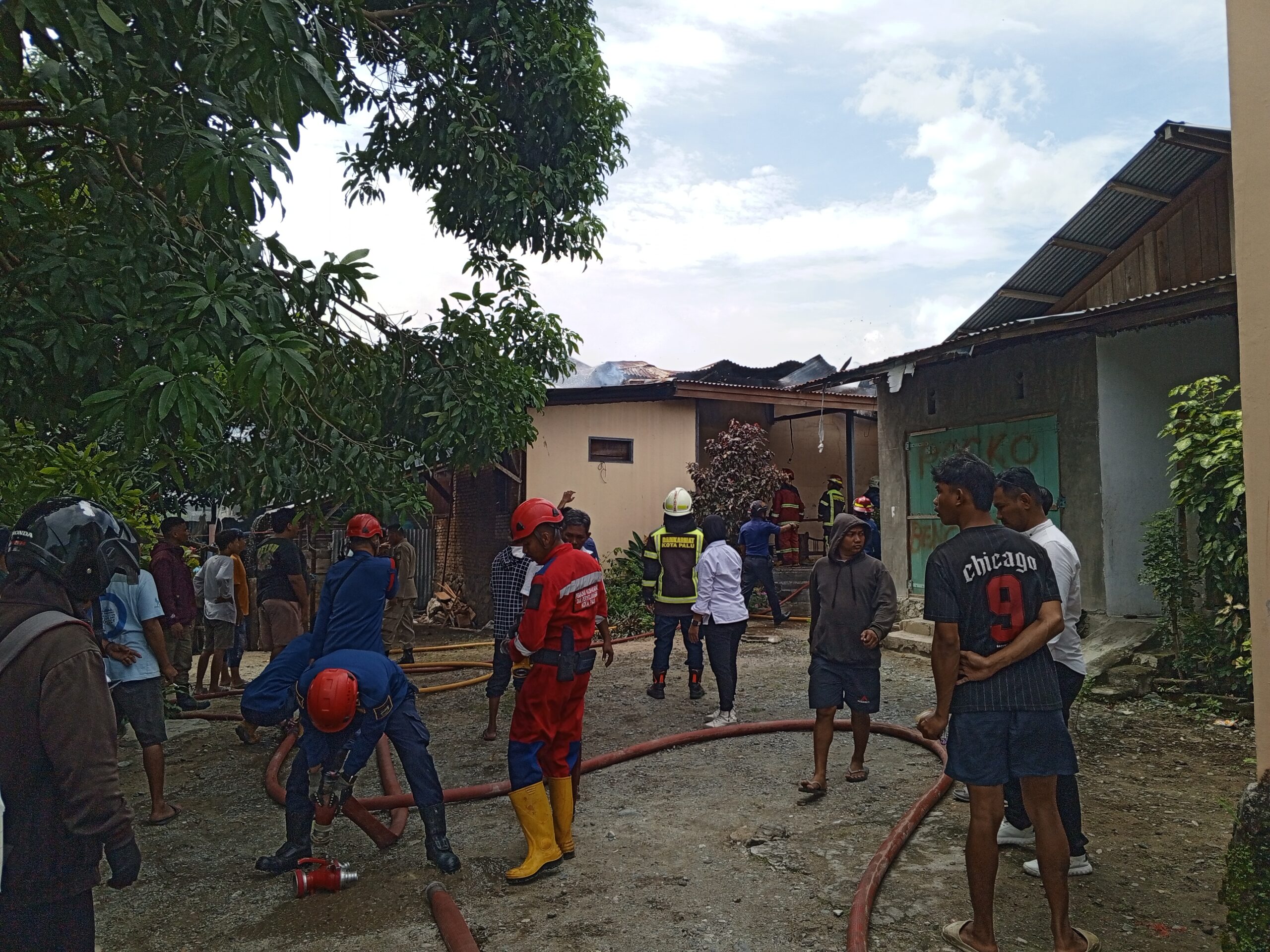 Kebakaran Rumah di Jln Manggis Hanguskan Satu Bangunan Kebakaran Rumah di Jln Manggis