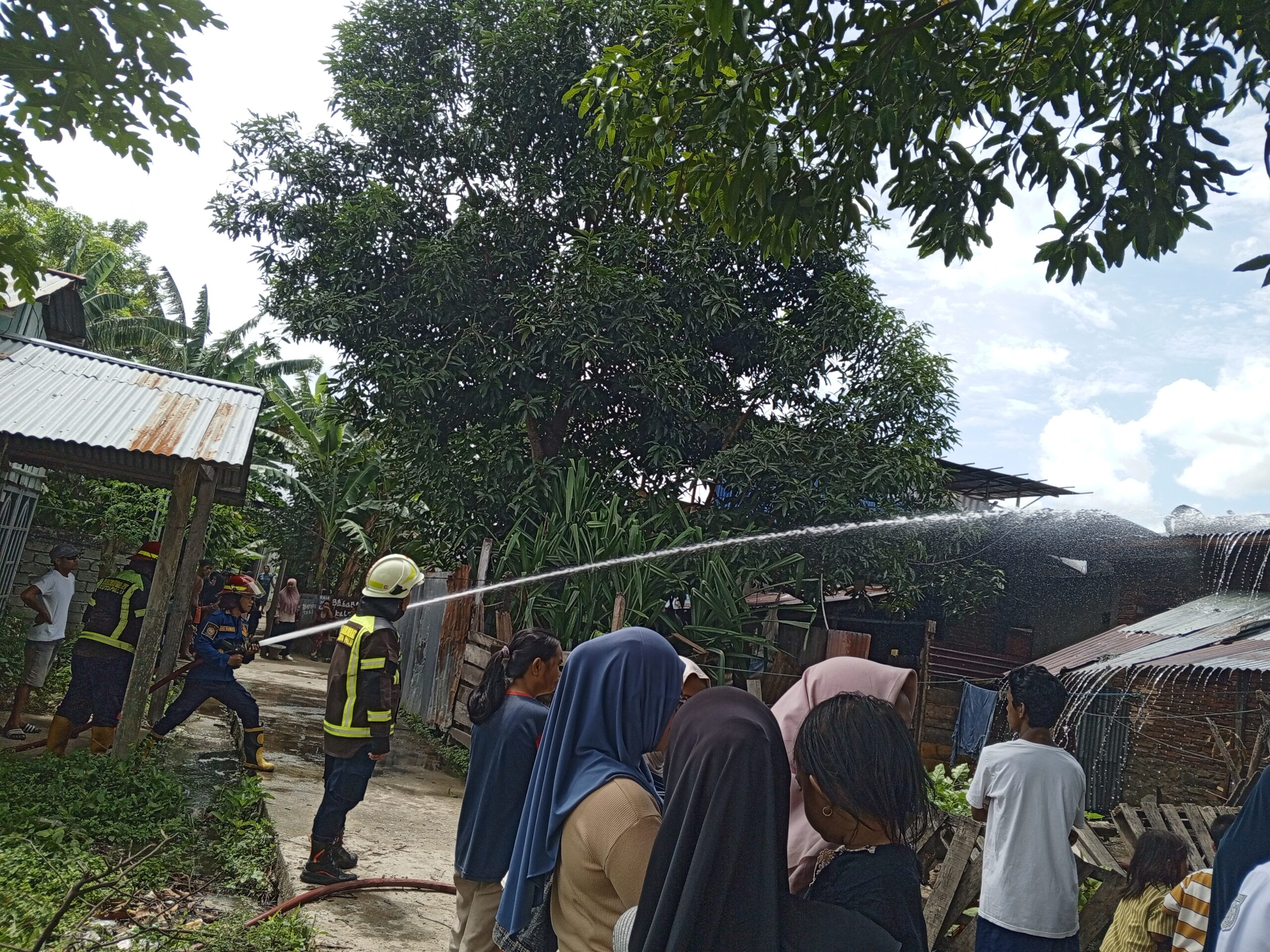 Kebakaran Rumah di Jln Manggis Hanguskan Satu Bangunan Kebakaran Rumah di Jln Manggis