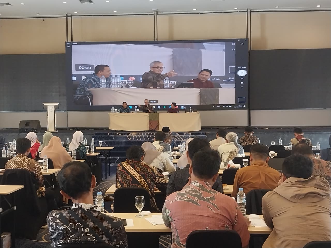 UIN Datokarama Gelar Pembinaan Tenaga Kependidikan AUPK untuk Tingkatkan Kualitas Pelayanan dan Profesionalisme disiplin PNS, FKUB Sulawesi Tengah, moderasi beragama, pelayanan berbasis empati, pelayanan publik kampus, pembinaan SDM kampus, pembinaan tenaga kependidikan, pengembangan karir pegawai, penguatan kompetensi pegawai, peningkatan kualitas layanan, peningkatan mutu akademik, PP 94 Tahun 2021, Rektor Lukman Thahir, tenaga kependidikan UIN, Tendik AUPK, Tri Dharma Perguruan Tinggi, UIN Datokarama 2025, UIN Datokarama Palu, Zainal Abidin