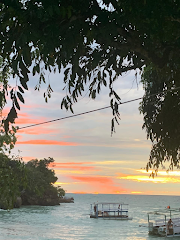 Menikmati Keindahan Pantai Pusat Laut: Destinasi Wisata Tersembunyi di Donggala, Sulawesi Tengah