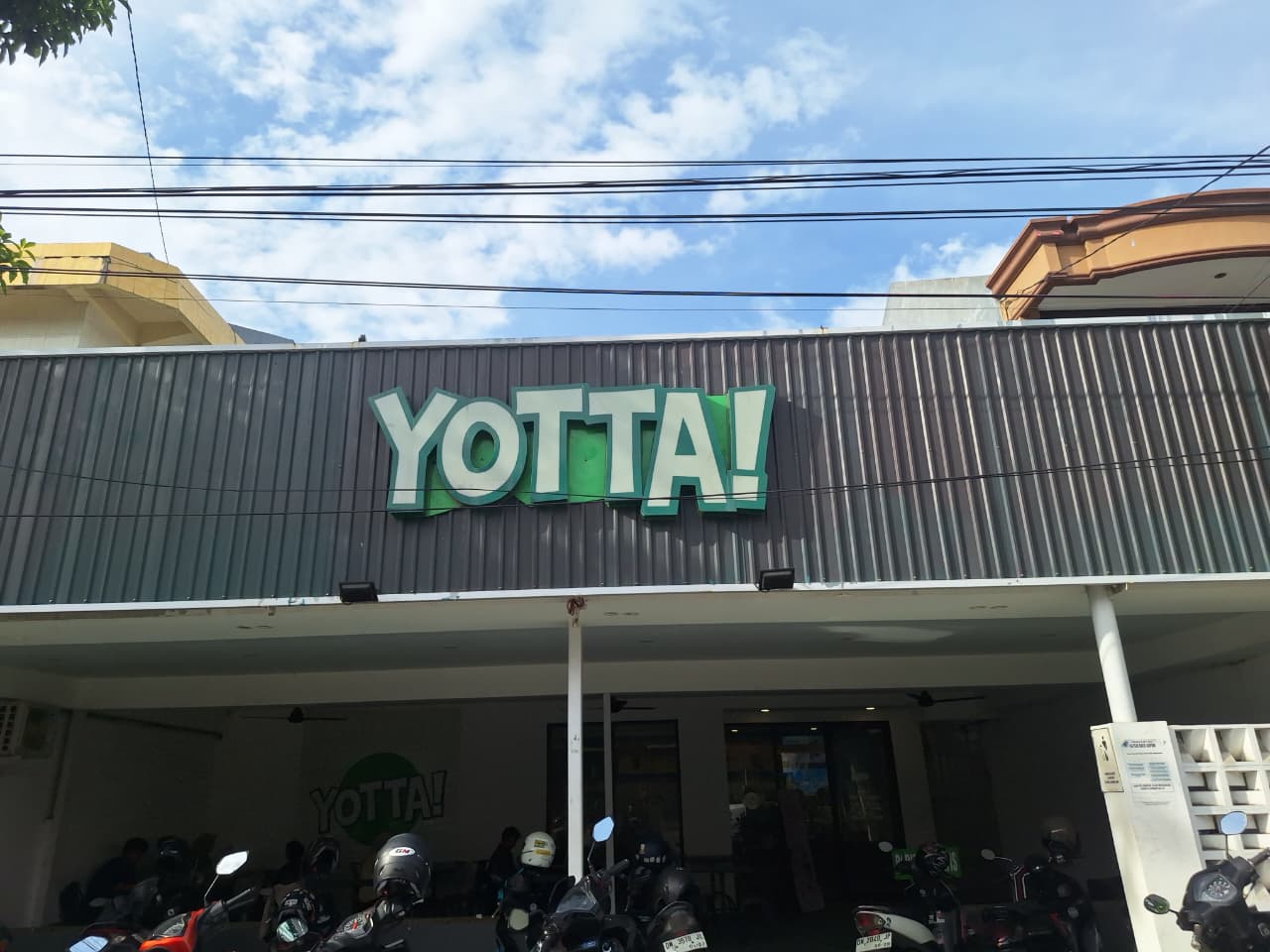 Yotta: Tak hanya tempat nongkrong biasa!? hits palu, jajan hemat palu