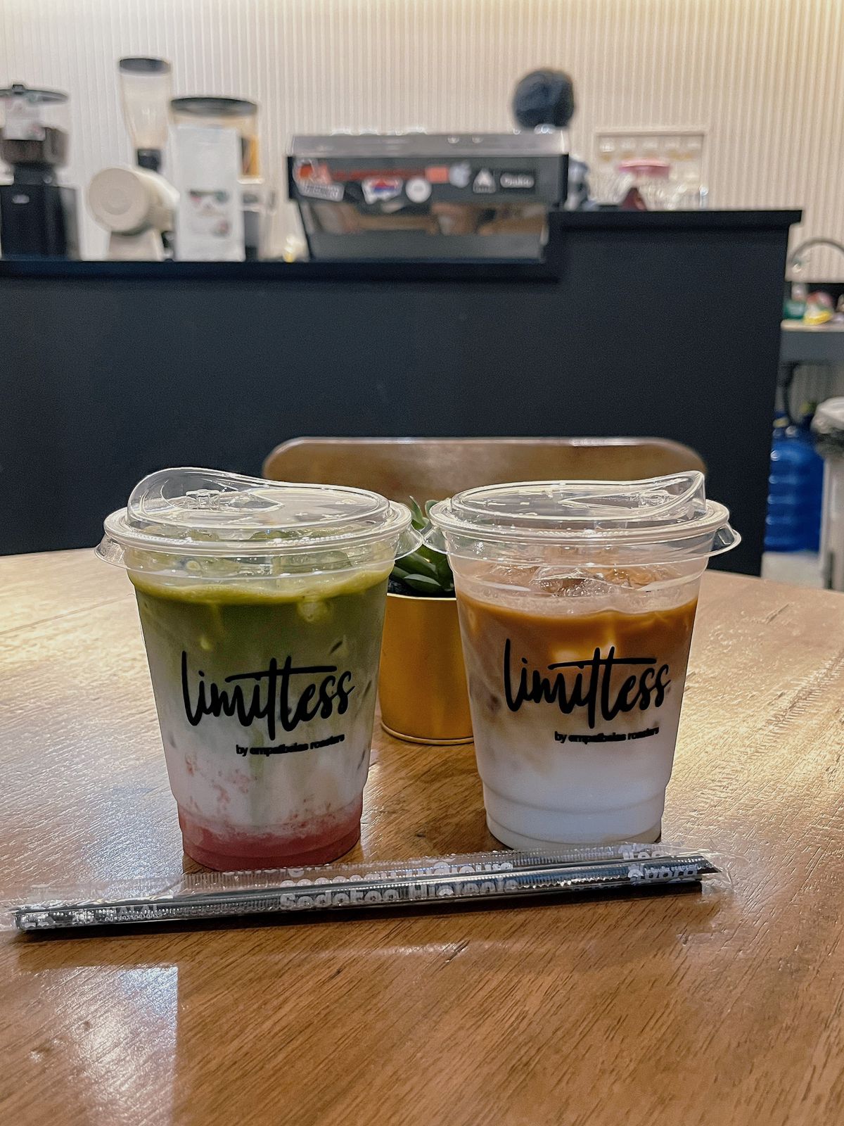 LIMITLESS Coffee: Ruang Nyaman untuk Ngopi, Kerja, dan Nongkrong di Tengah Kota Palu LIMITLESS Coffee: Ruang Nyaman untuk Ngopi