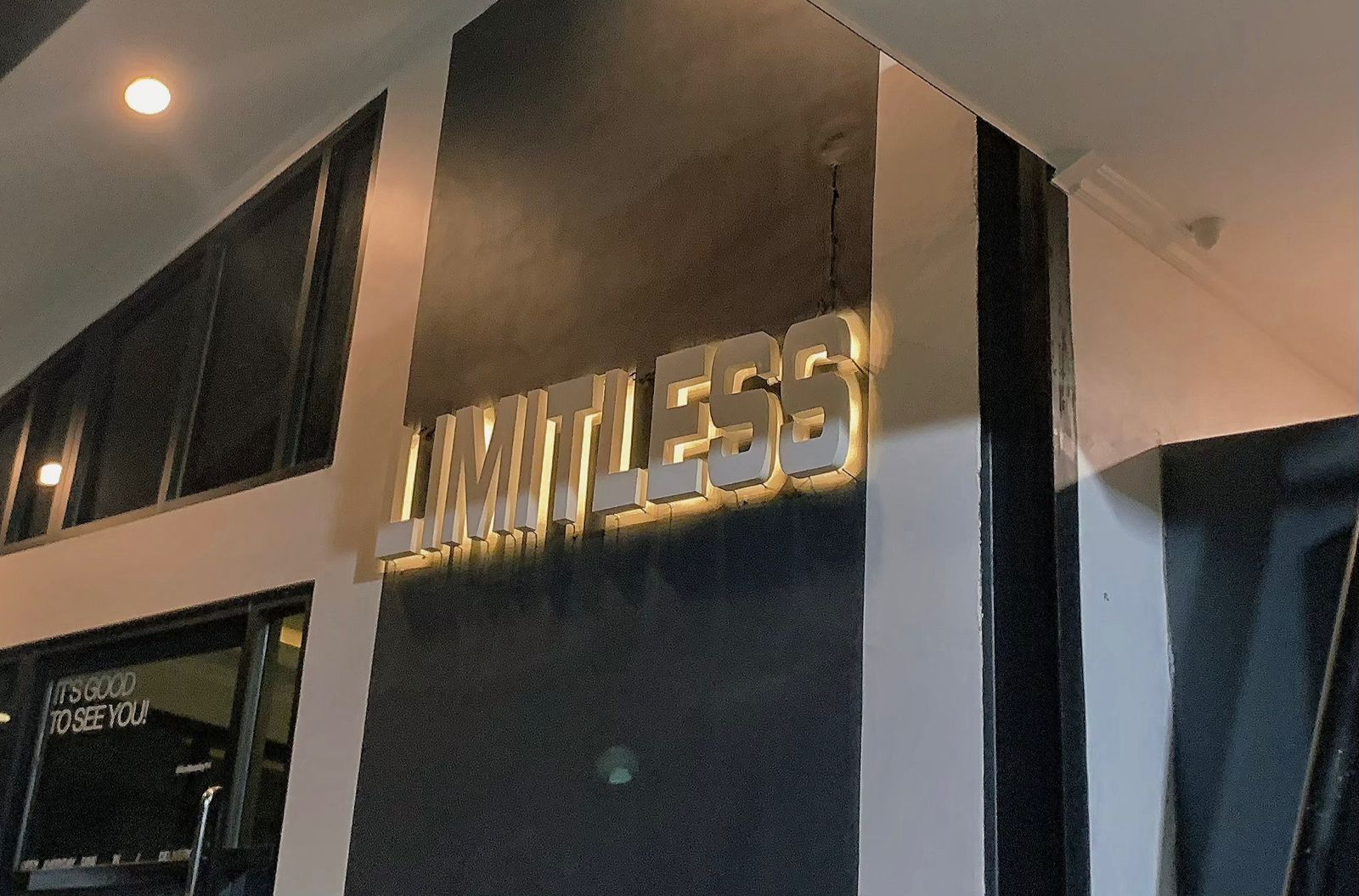 LIMITLESS Coffee: Ruang Nyaman untuk Ngopi, Kerja, dan Nongkrong di Tengah Kota Palu LIMITLESS Coffee: Ruang Nyaman untuk Ngopi