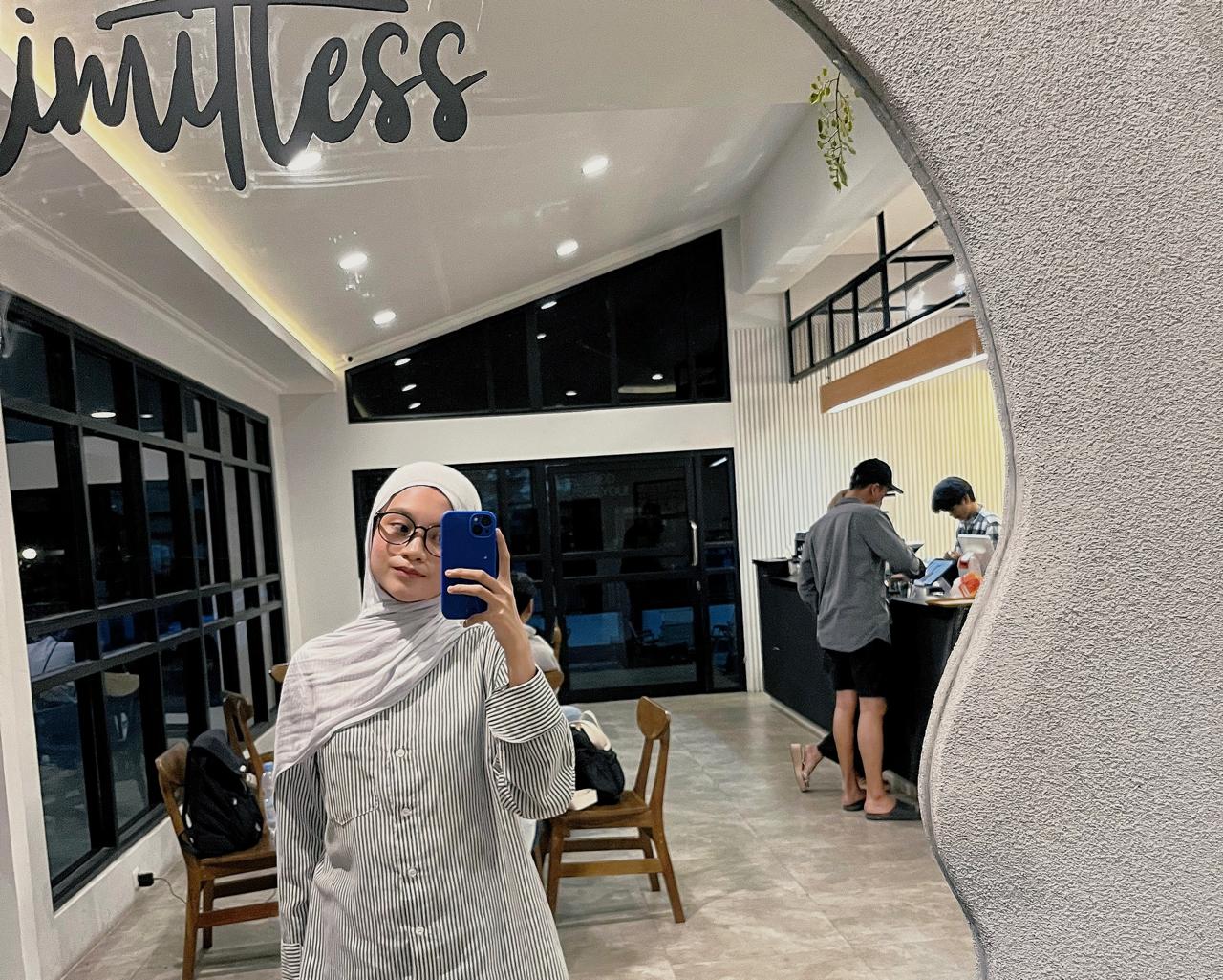 LIMITLESS Coffee: Ruang Nyaman untuk Ngopi, Kerja, dan Nongkrong di Tengah Kota Palu LIMITLESS Coffee: Ruang Nyaman untuk Ngopi