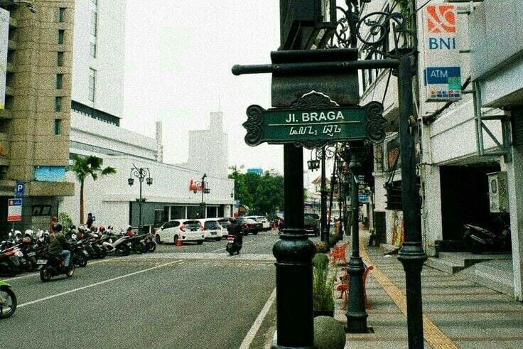 Perjalanan Kontras Andika Heru: Bandung Merangkai Sejarah (Asia Afrika & Braga) dan Masa Depan ( Summarecon Mall ) Summarecon Mall