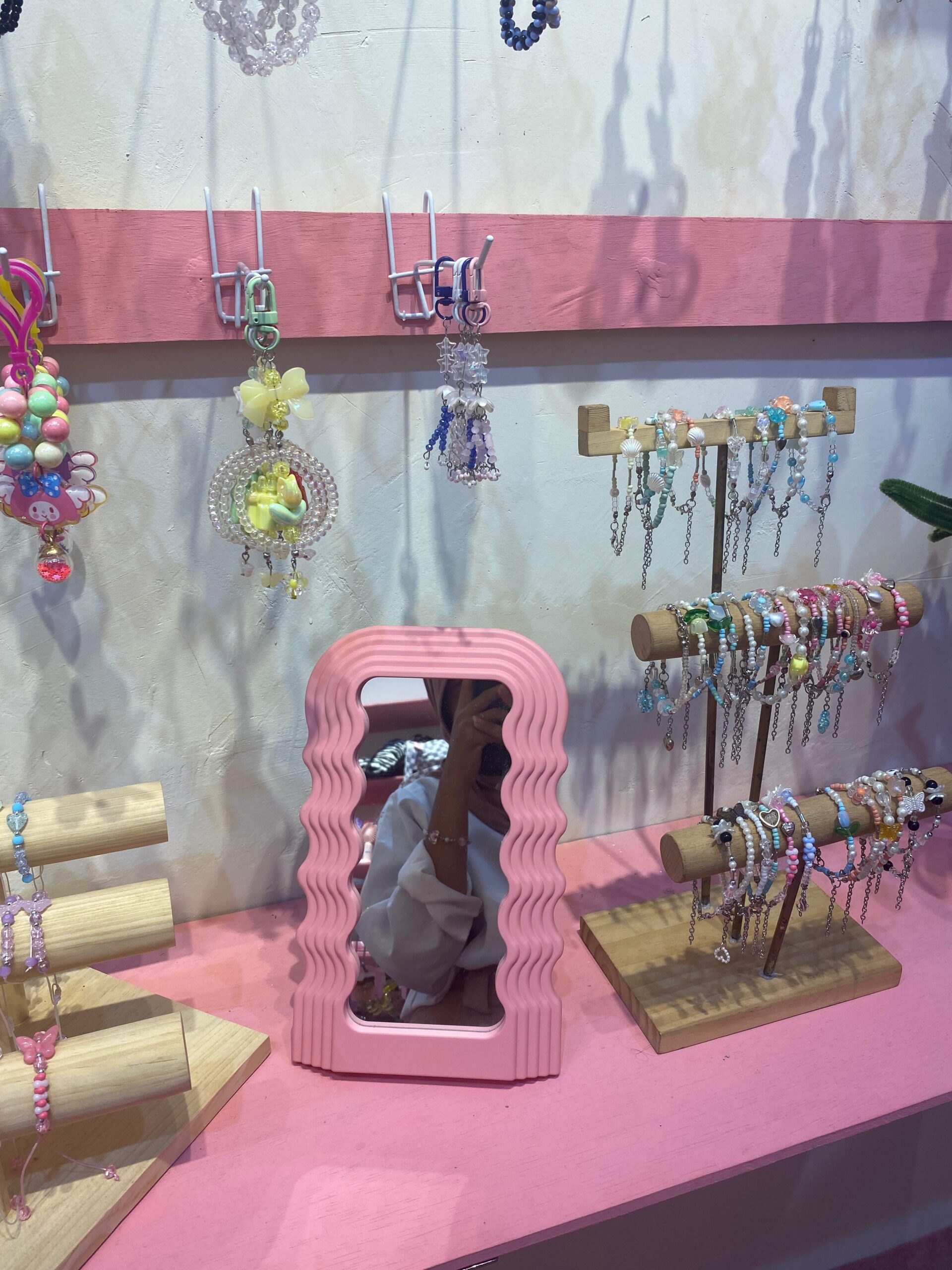 DIY : kreativitas yang lahir dari tangan sendiri DIY