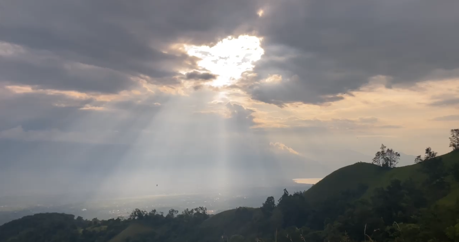 Menelusuri Jejak Keindahan Sulawesi Tengah: Destinasi Wisata Bulu Woo Yang Memanjakan Mata Bagi Para Pendaki Keindahan sulawesi