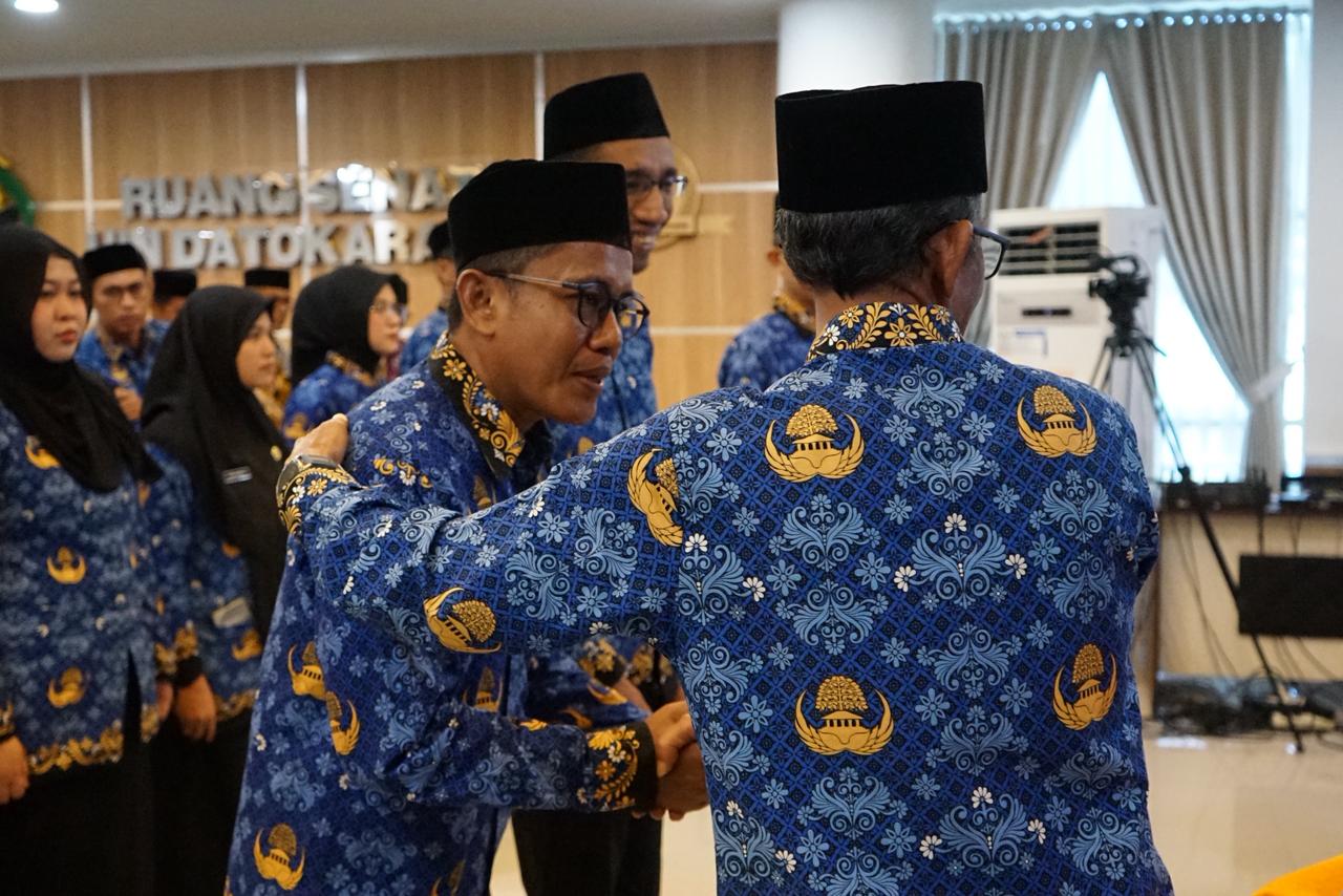Rektor Apresiasi 3 ASN UIN Datokarama yang Raih Jabatan Fungsional Baru ASN Kementerian Agama, CPNS jadi PNS, humas ahli madya, jabatan fungsional, lektor kepala, Muhammad Nur Asmawi, Muhdar, pelantikan ASN, Rafiq Badjeber, UIN Datokarama Palu