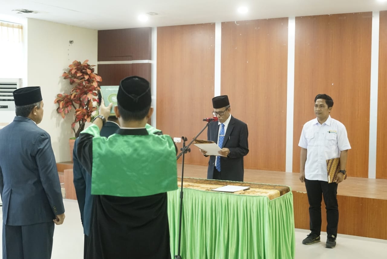 Rektor UIN Datokarama Palu Lantik Dr. Gani Jumat dan Dr. Adam sebagai Dekan Fakultas Baru Dr Adam, Dr Gani Jumat, Fakultas Dakwah dan Komunikasi Islam, Fakultas Sains dan Teknologi, kampus Islam negeri, Kota Palu, pelantikan dekan, Pendidikan Tinggi Islam, Prof Lukman Thahir, Rektor UIN Datokarama, UIN Datokarama Palu