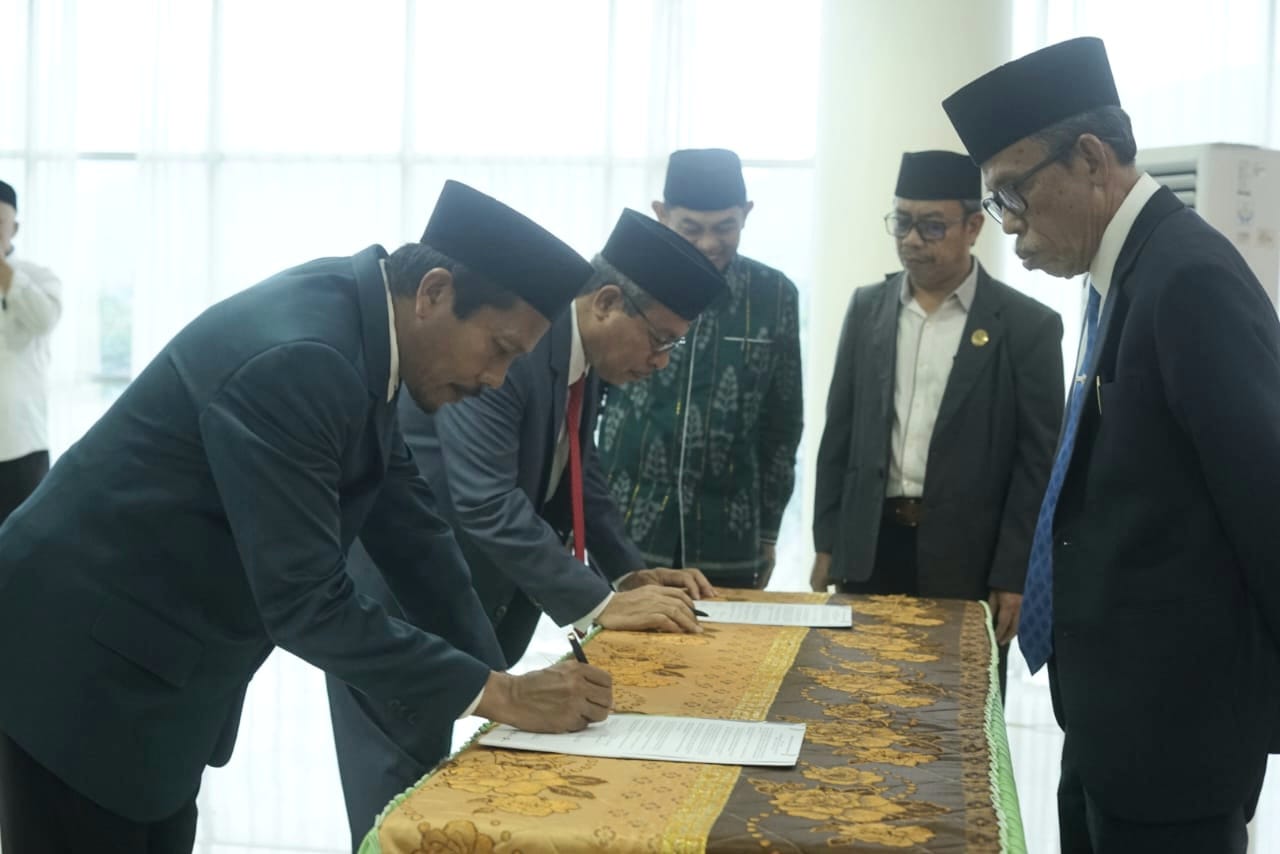 Rektor UIN Datokarama Palu Lantik Dr. Gani Jumat dan Dr. Adam sebagai Dekan Fakultas Baru Dr Adam, Dr Gani Jumat, Fakultas Dakwah dan Komunikasi Islam, Fakultas Sains dan Teknologi, kampus Islam negeri, Kota Palu, pelantikan dekan, Pendidikan Tinggi Islam, Prof Lukman Thahir, Rektor UIN Datokarama, UIN Datokarama Palu