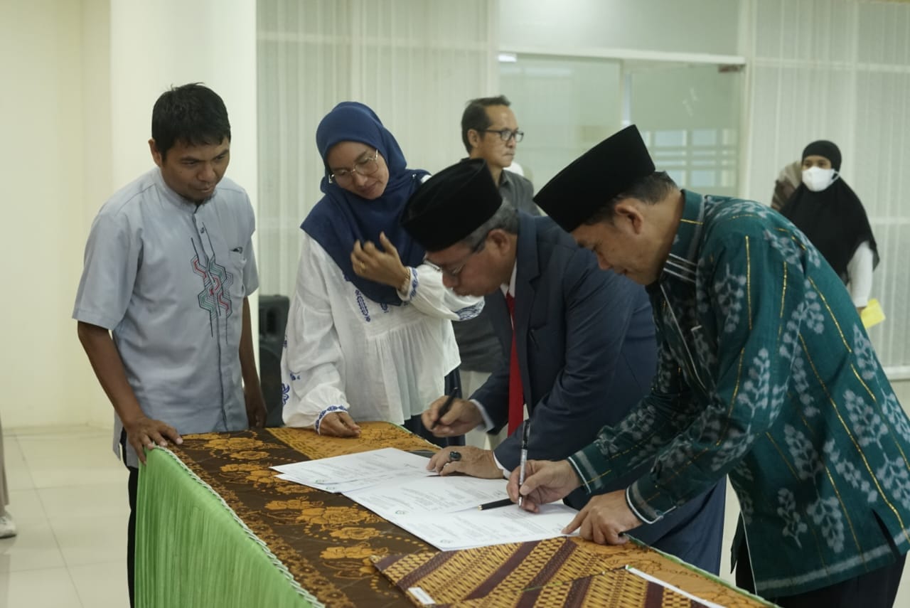 Rektor UIN Datokarama Palu Lantik Dr. Gani Jumat dan Dr. Adam sebagai Dekan Fakultas Baru Dr Adam, Dr Gani Jumat, Fakultas Dakwah dan Komunikasi Islam, Fakultas Sains dan Teknologi, kampus Islam negeri, Kota Palu, pelantikan dekan, Pendidikan Tinggi Islam, Prof Lukman Thahir, Rektor UIN Datokarama, UIN Datokarama Palu